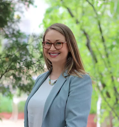 Image of Libby Skarin outdoors