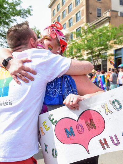 free mom hugs